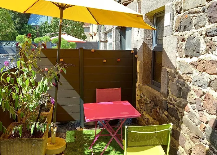 & Cocon Des Puys - Au Coeur Des Volcans D'auvergne Holiday home *